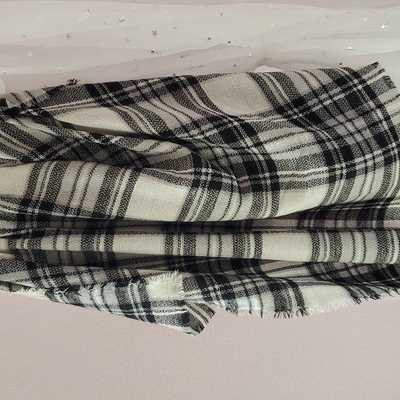 Mod Cloth Acrylic Wrap - Picture 5 of 5